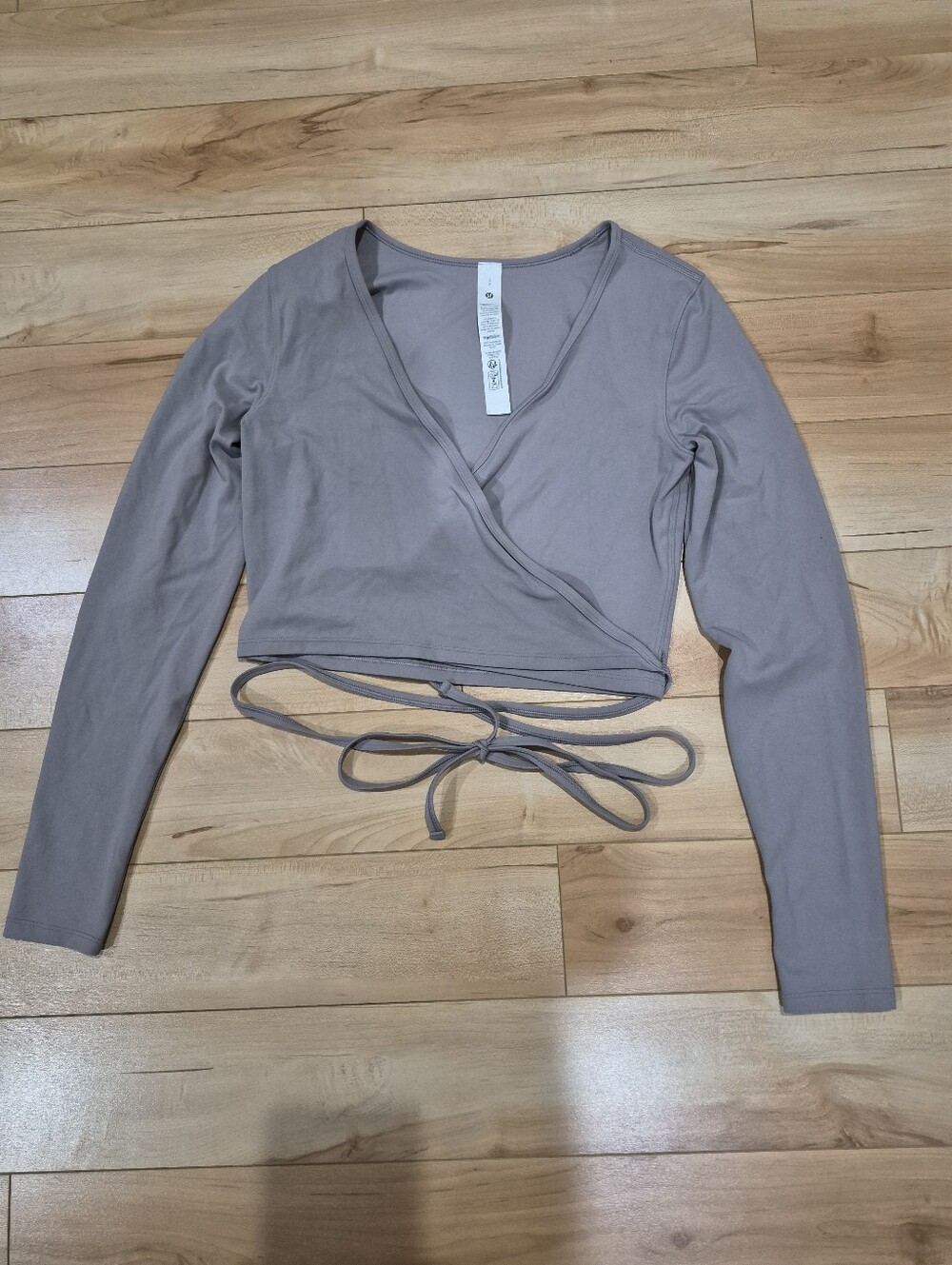 Lululemon Nulu women's size small gray/purple long sleeve cropped wrap
